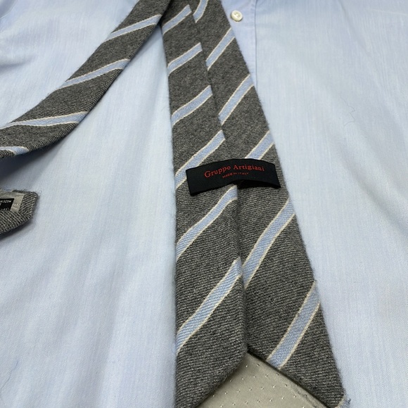 Beautiful Cashmere & silk tie! Great shape, made in Italy heavy material, soft. - Picture 9 of 12